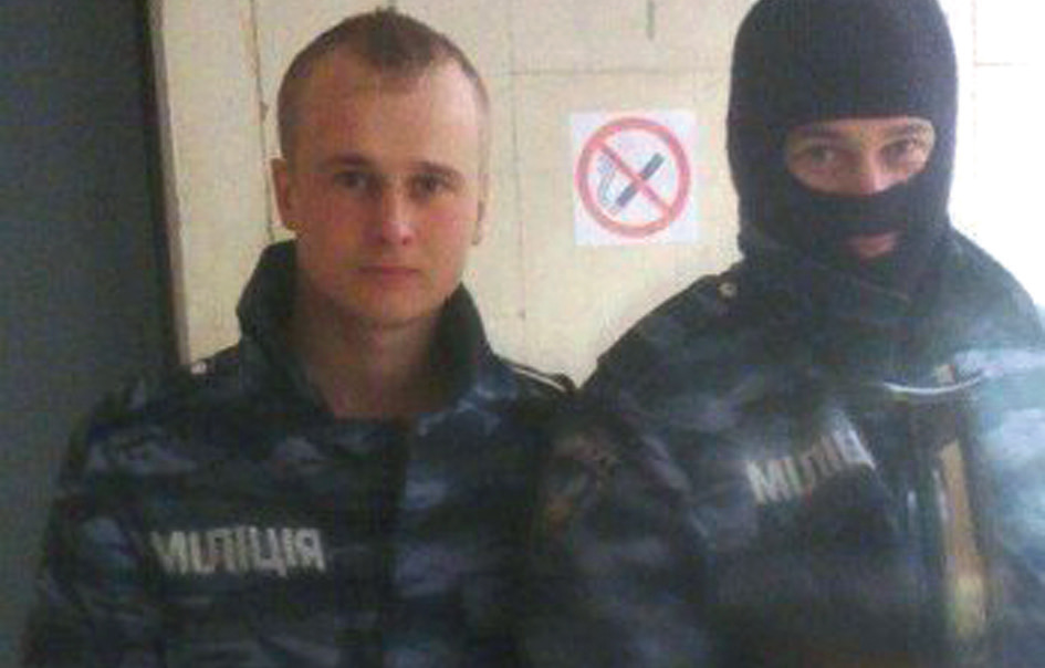 Николай Козлов в форме украинского милиционера во время операции в Крыму